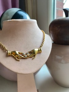 Vintage Necklace Two Hands. FriperieJansen