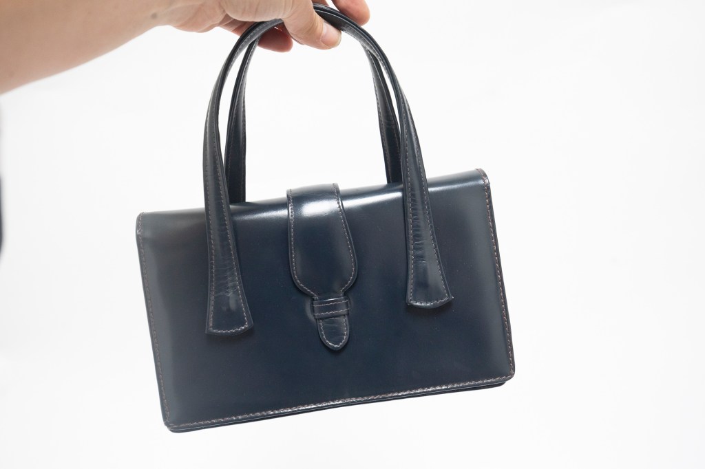 Cute seventies handbag in Navy Leather
