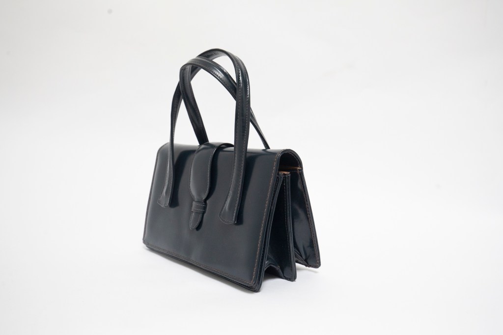 Cute seventies handbag in Navy Leather