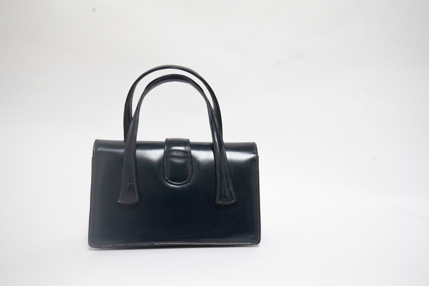 Cute seventies handbag in Navy Leather