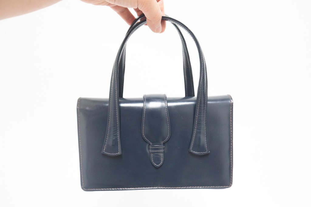 Cute seventies handbag in Navy Leather