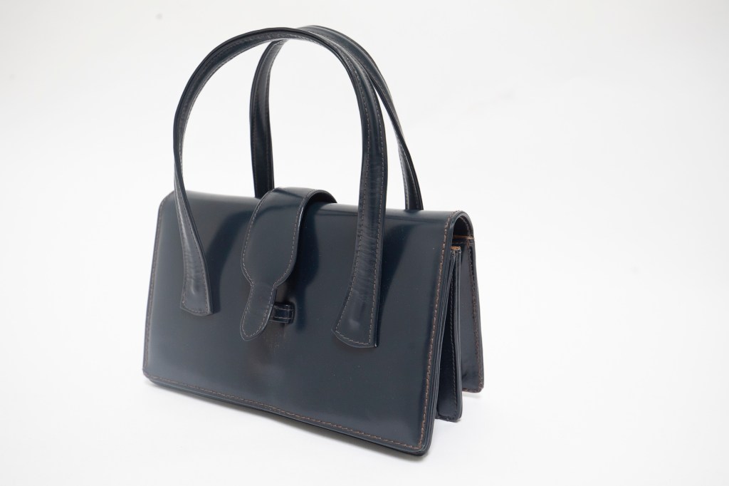 Cute seventies handbag in Navy Leather