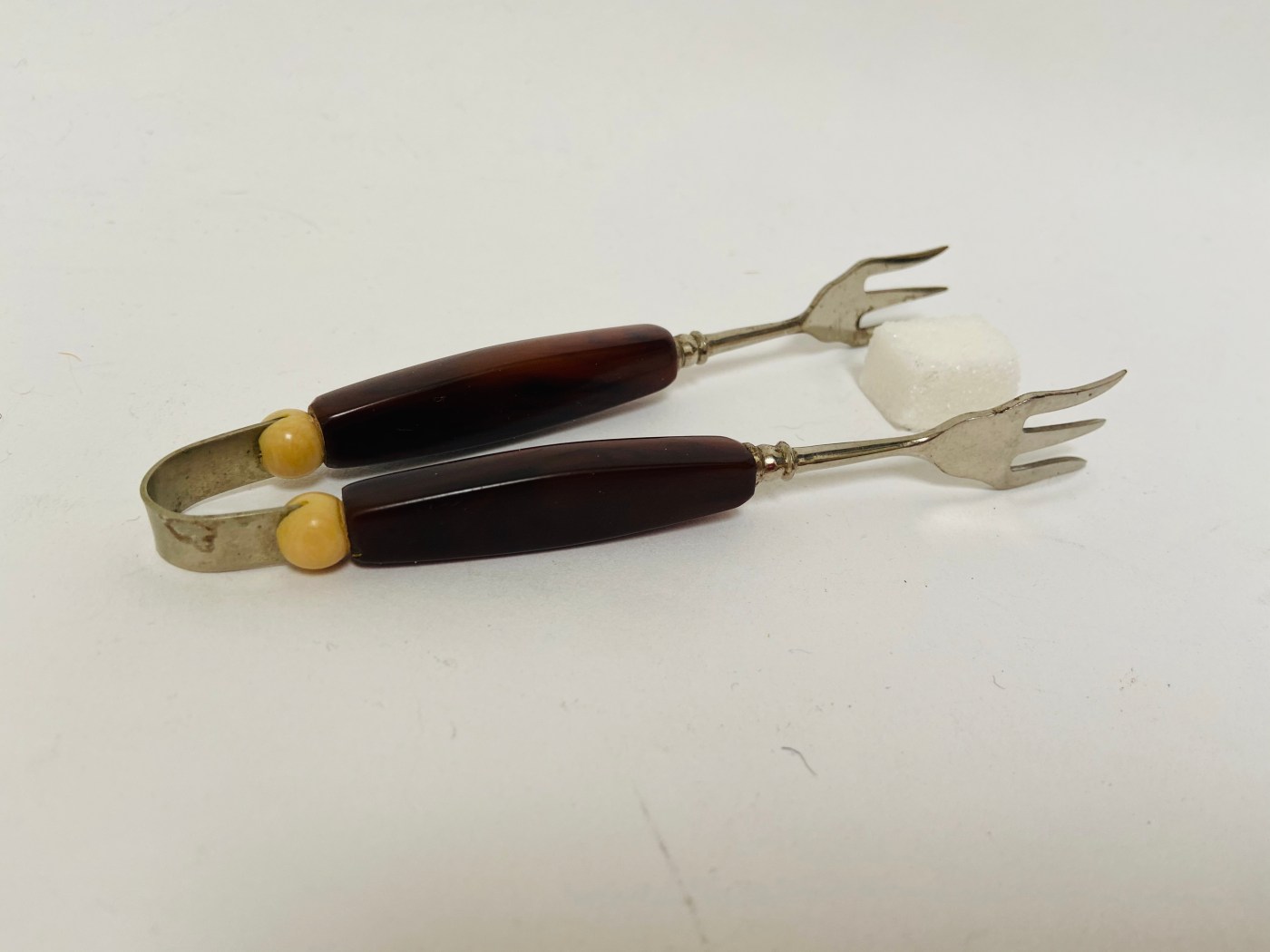 suikertang vintage Bakelite Sugarthongs