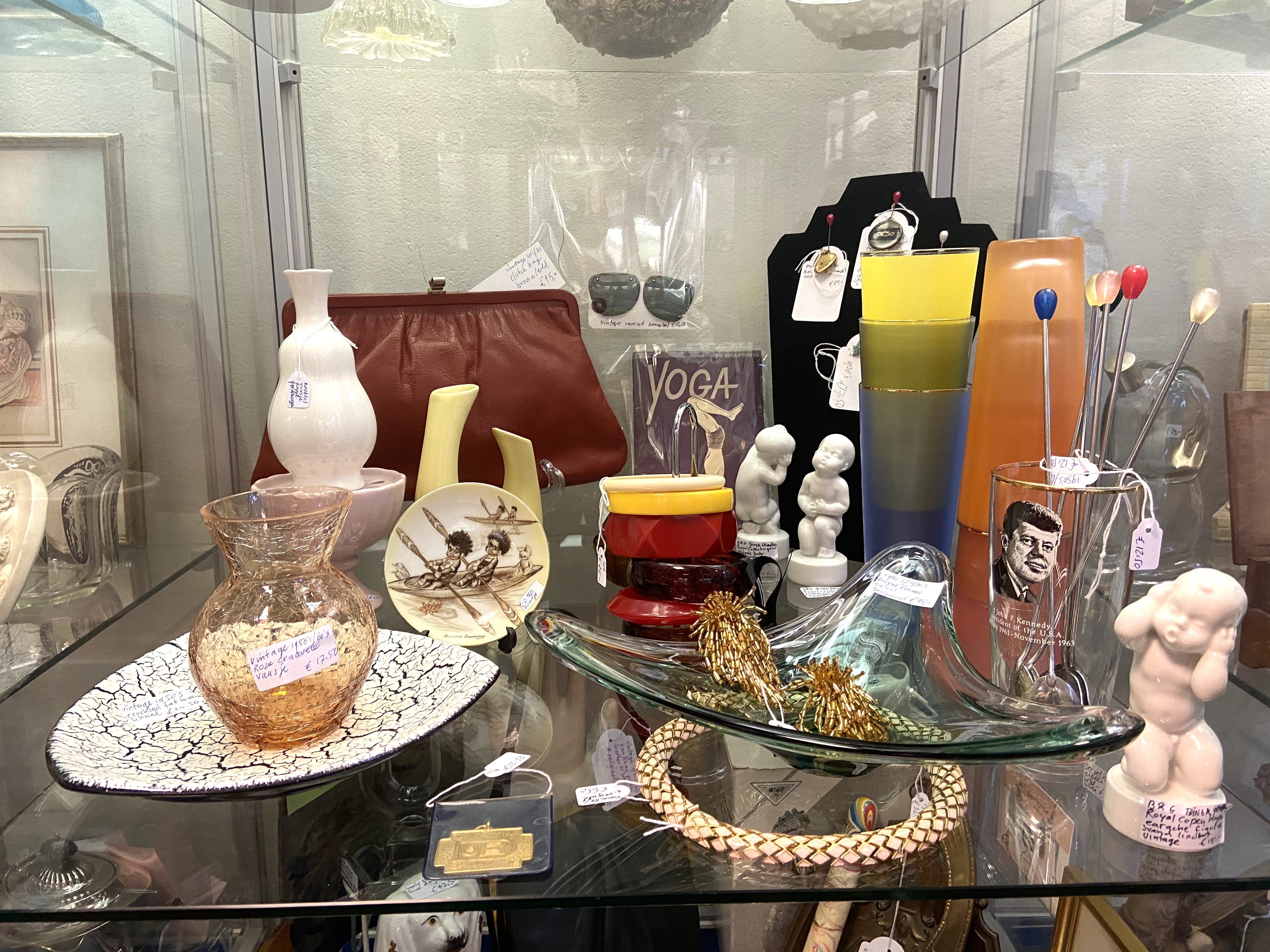vitrine 402 vintage 1960s oct 2021