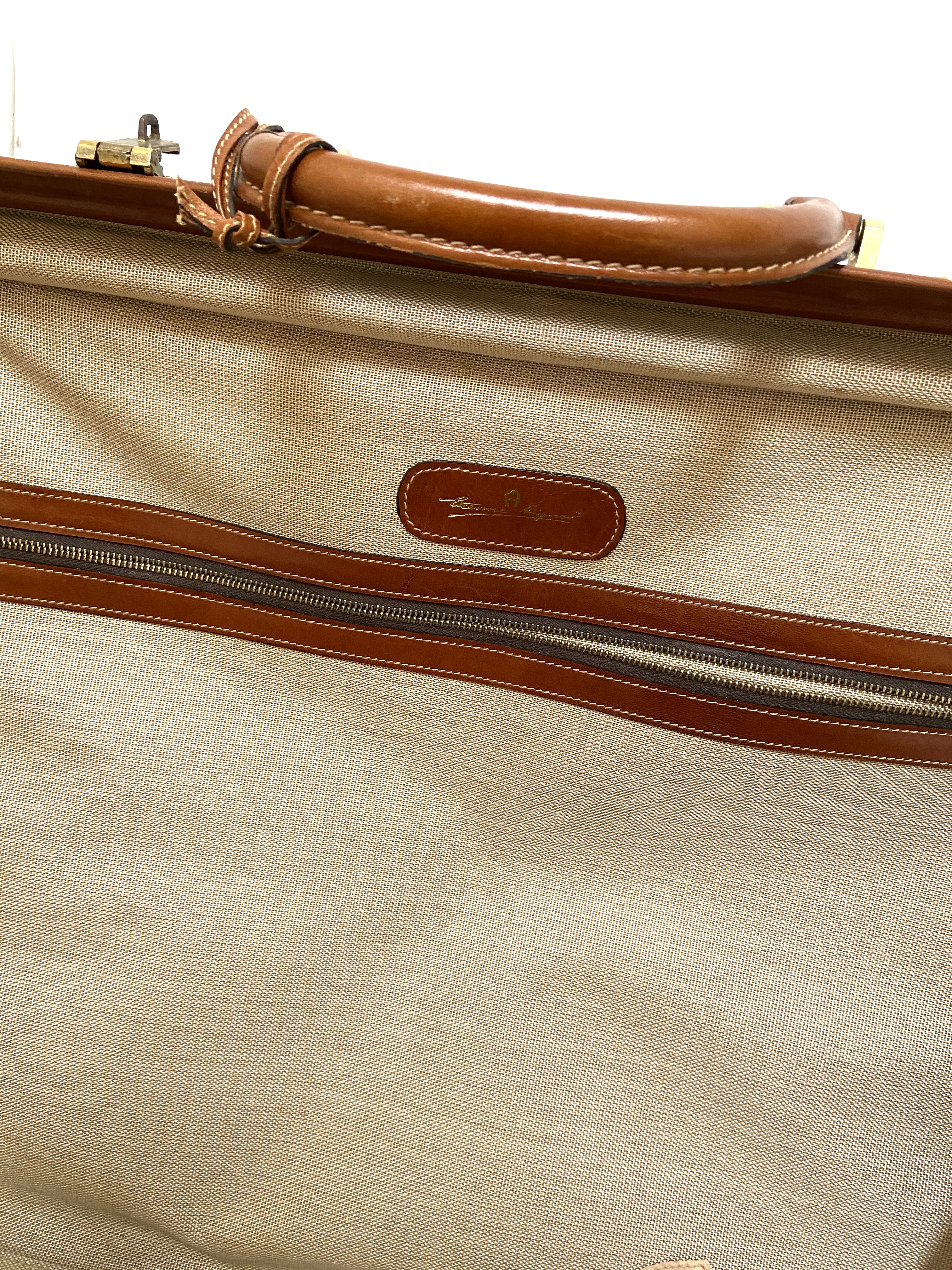 binnenkant Vintage leren koffer Etienne Aigner