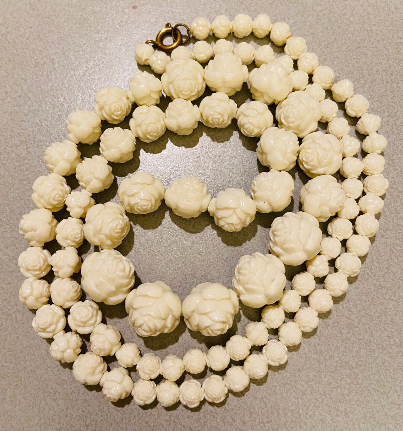 faux ivorine ketting roosjes