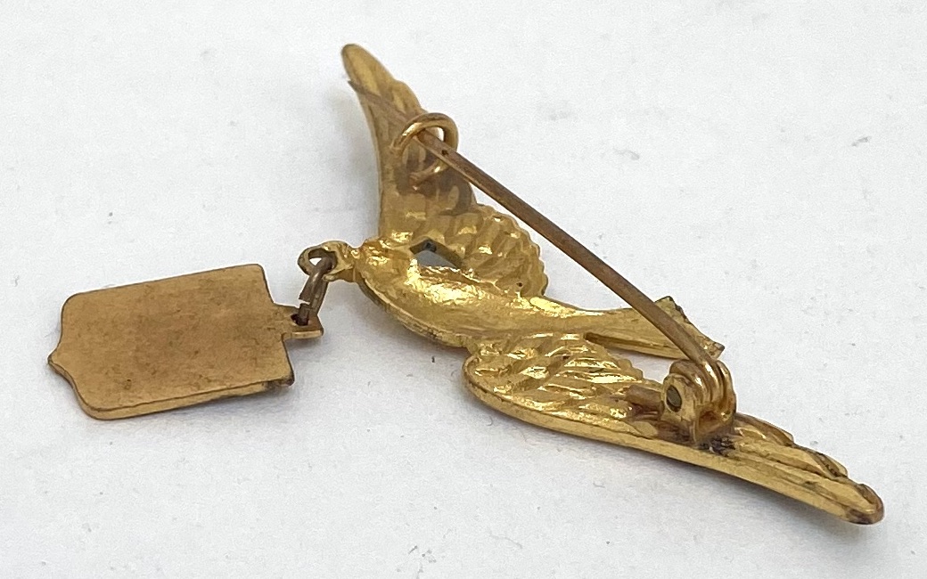 Souvenir broche cloisonné zwaluw met bedeltje Cote D'Azur