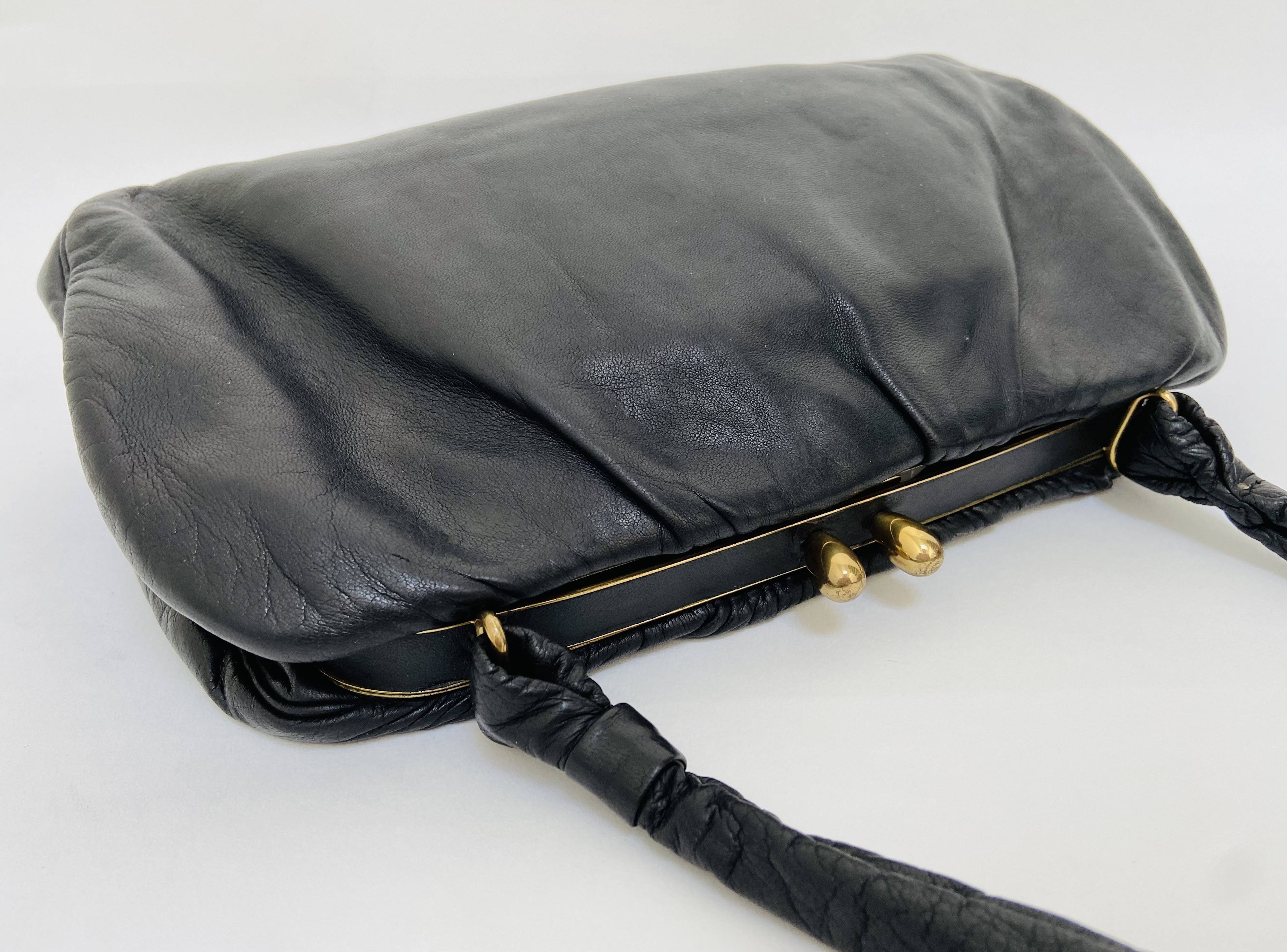 Zachte zwart leren handtas uit de eerste helft van de 20ste eeuw