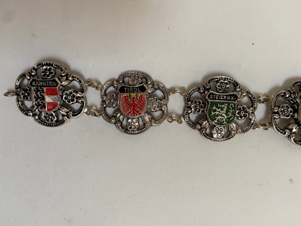 Souvenir uit Oostenrijk schakelarmband
