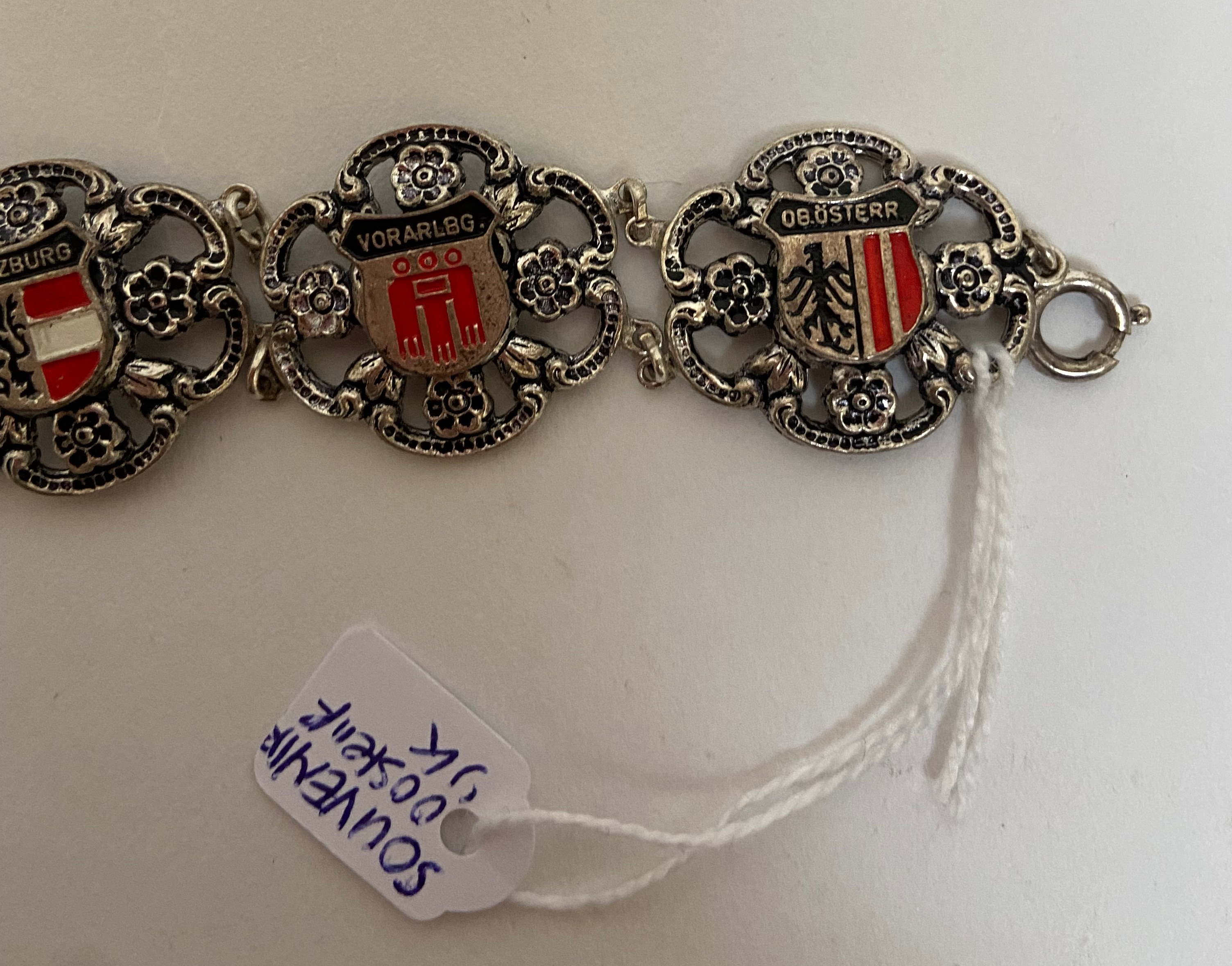 Souvenir uit Oostenrijk schakelarmband