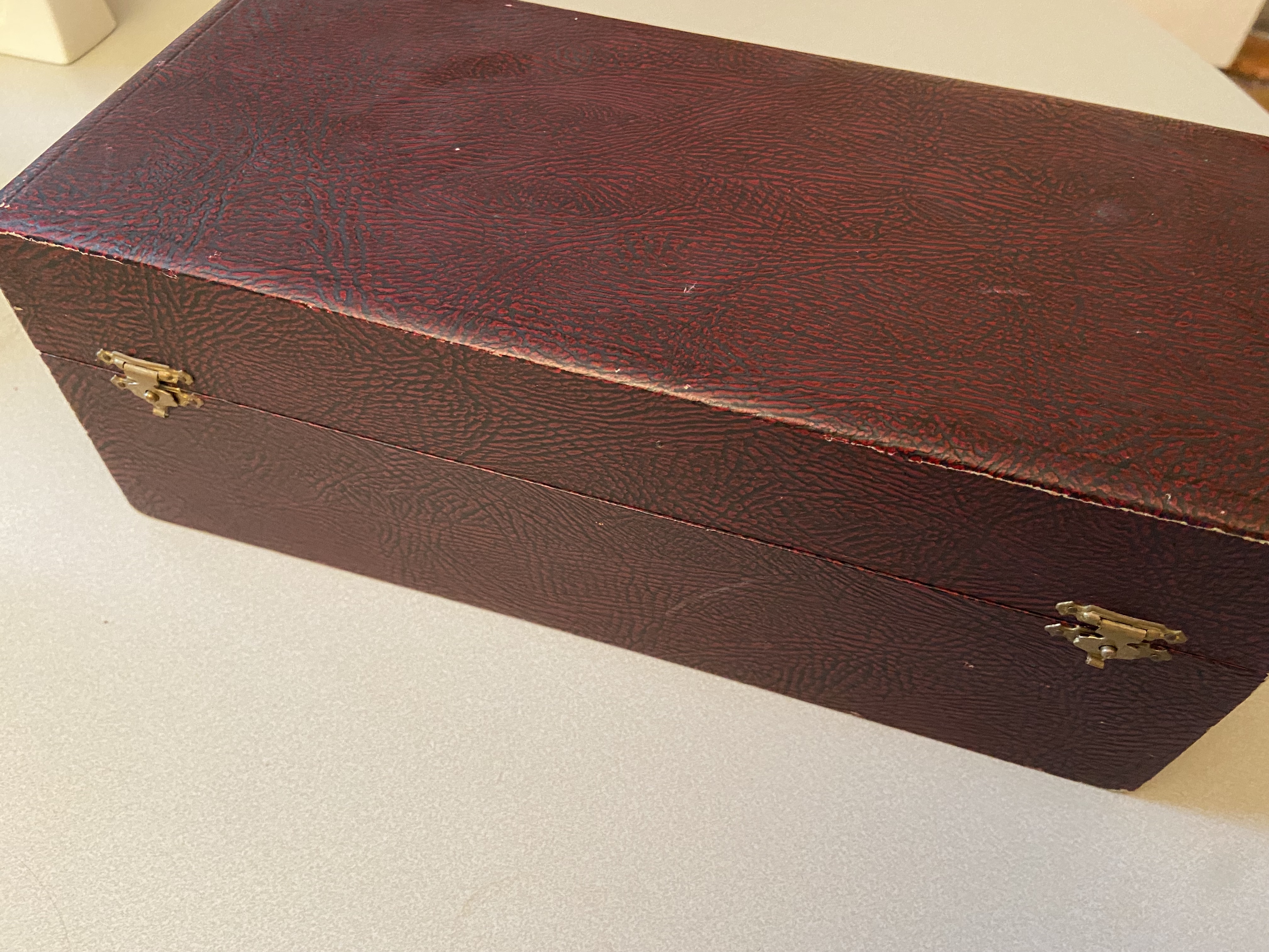 Schaakstukken vintage 70s rood wit middeleeuwen 