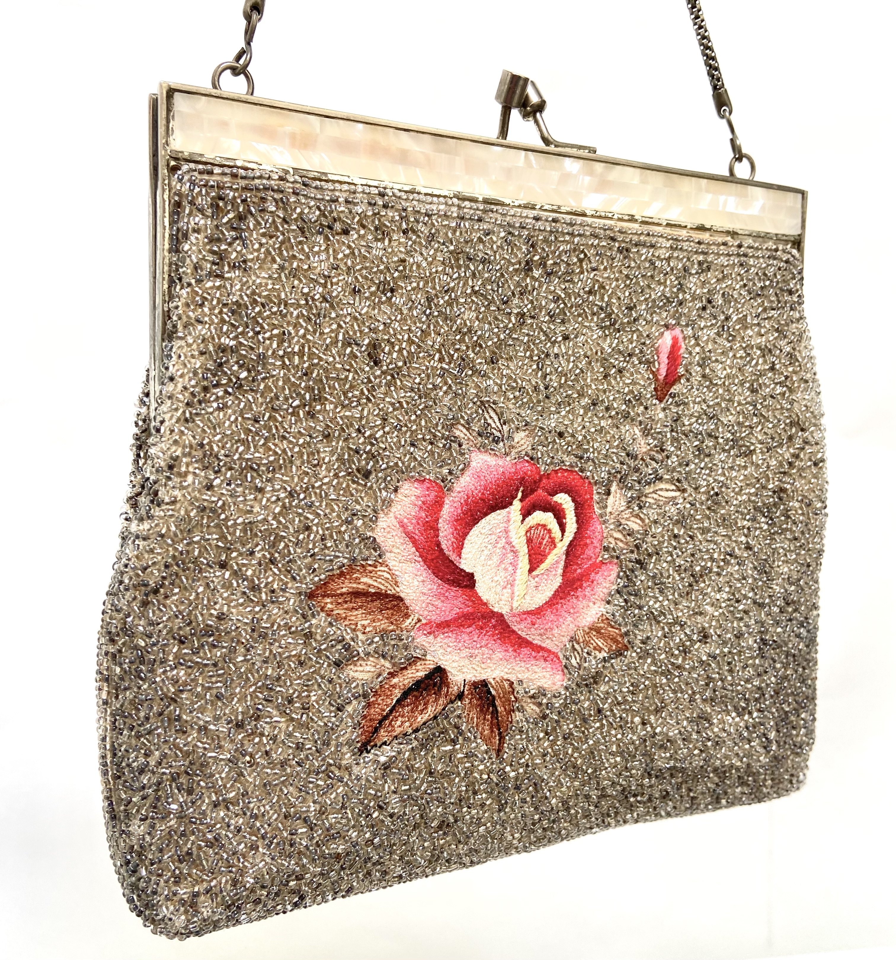 Tasje geborduurde bloemen glaskraaltjes vintage