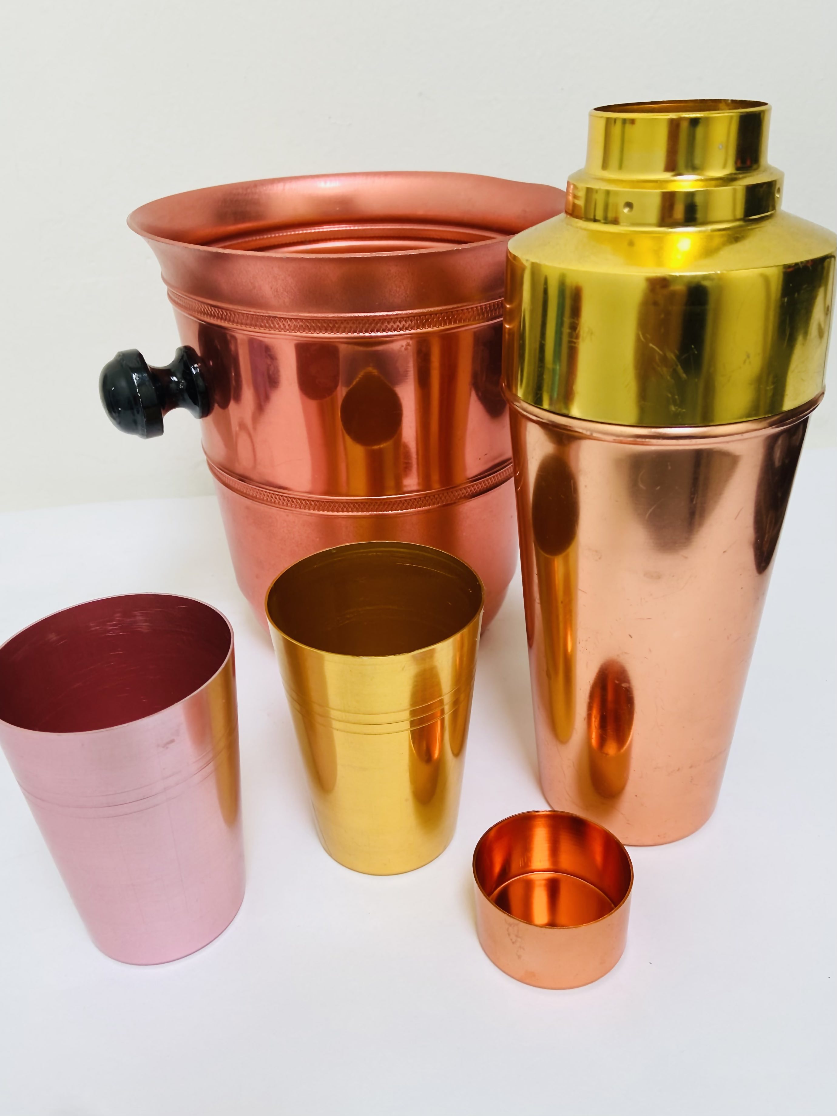 Kleurige Cocktail set in geanodiseerd aluminium