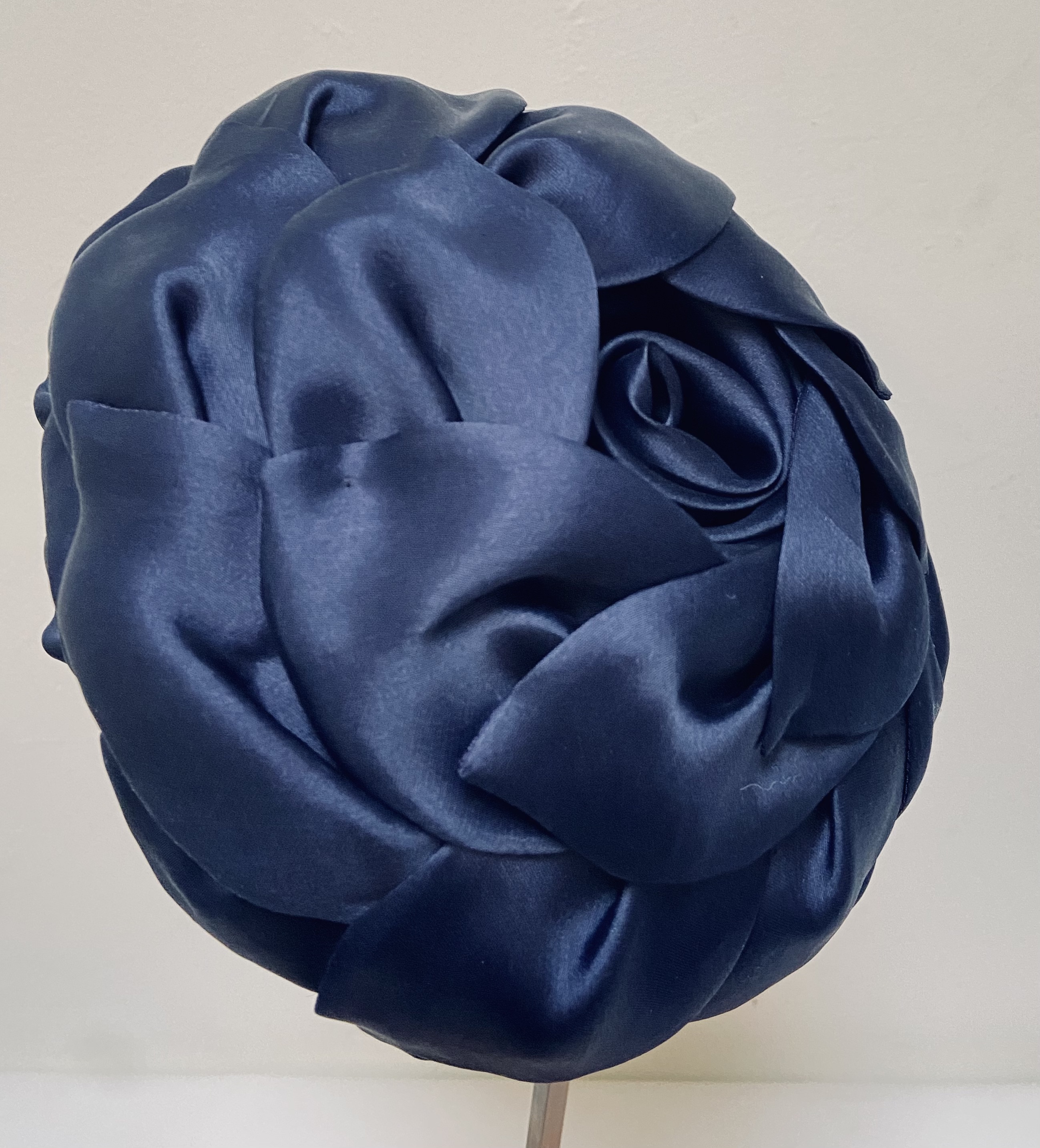 Vintage dameshoed blauw satijn