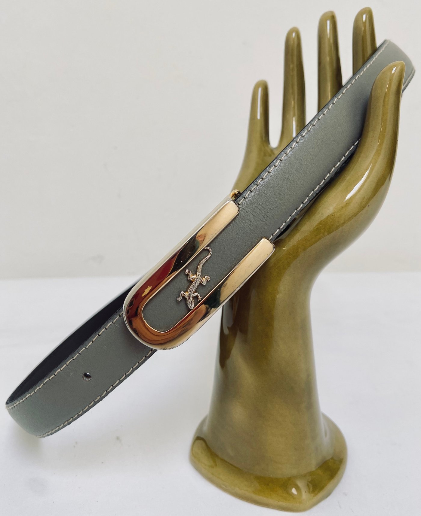 Vintage grijze riem met goudkleurige krokodil gesp