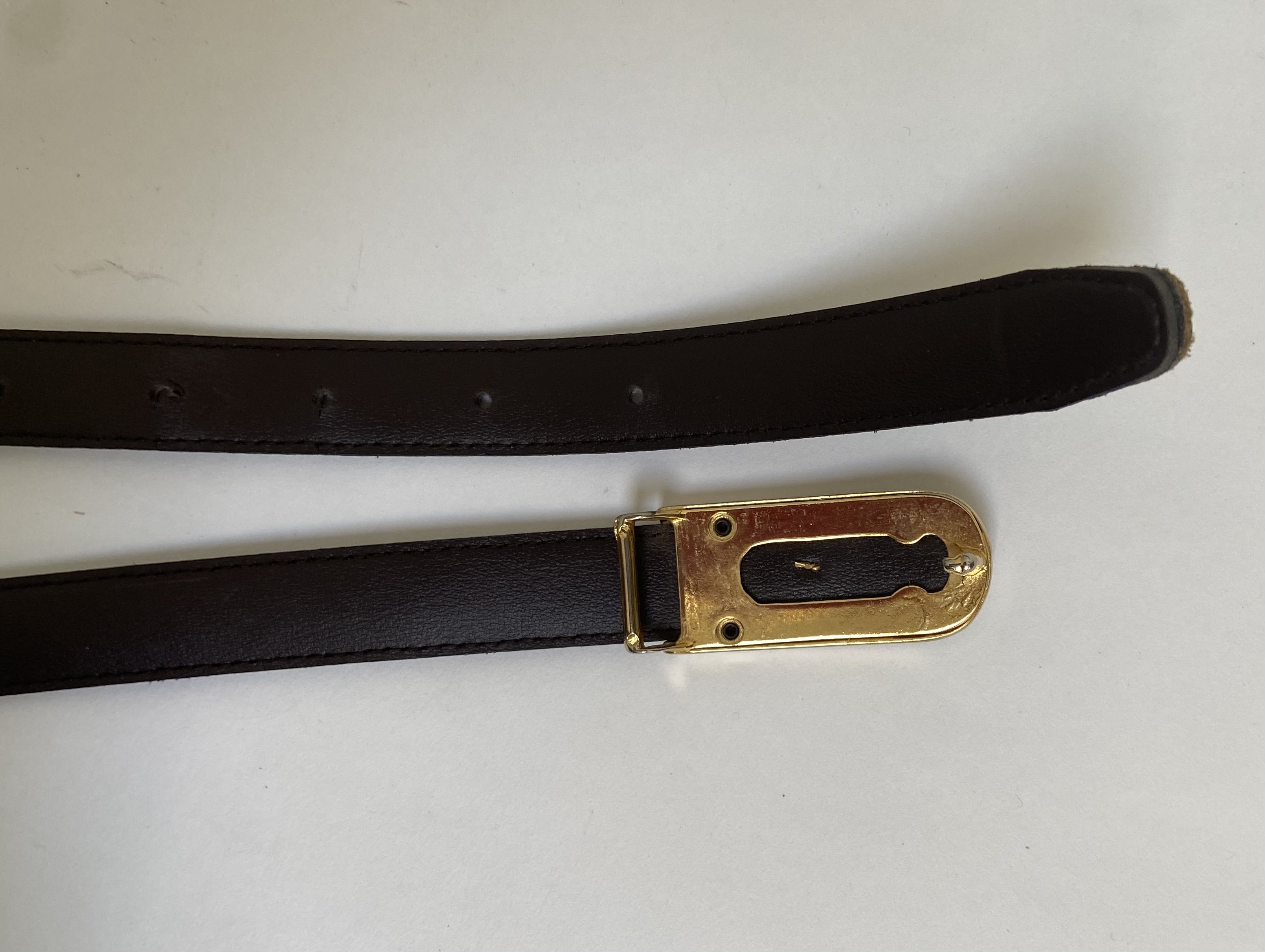 Vintage grijze riem met goudkleurige krokodil gesp