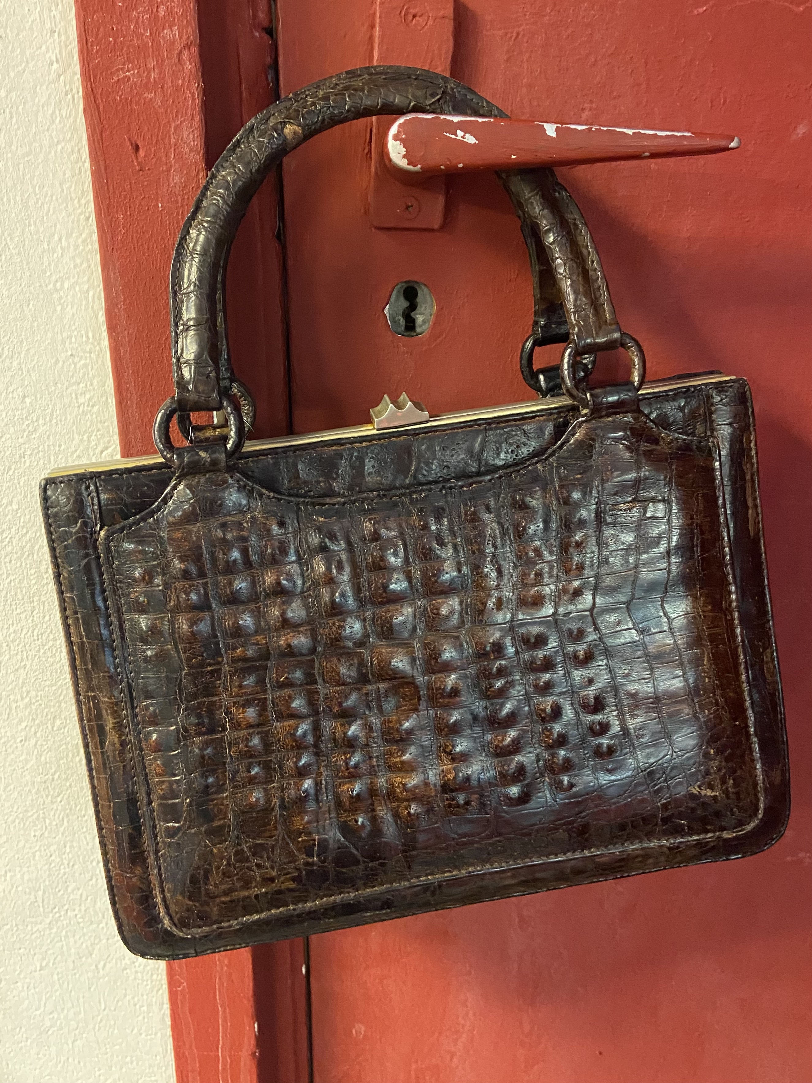 Handtas in bruin kroko leer uit de zeventiger jaren