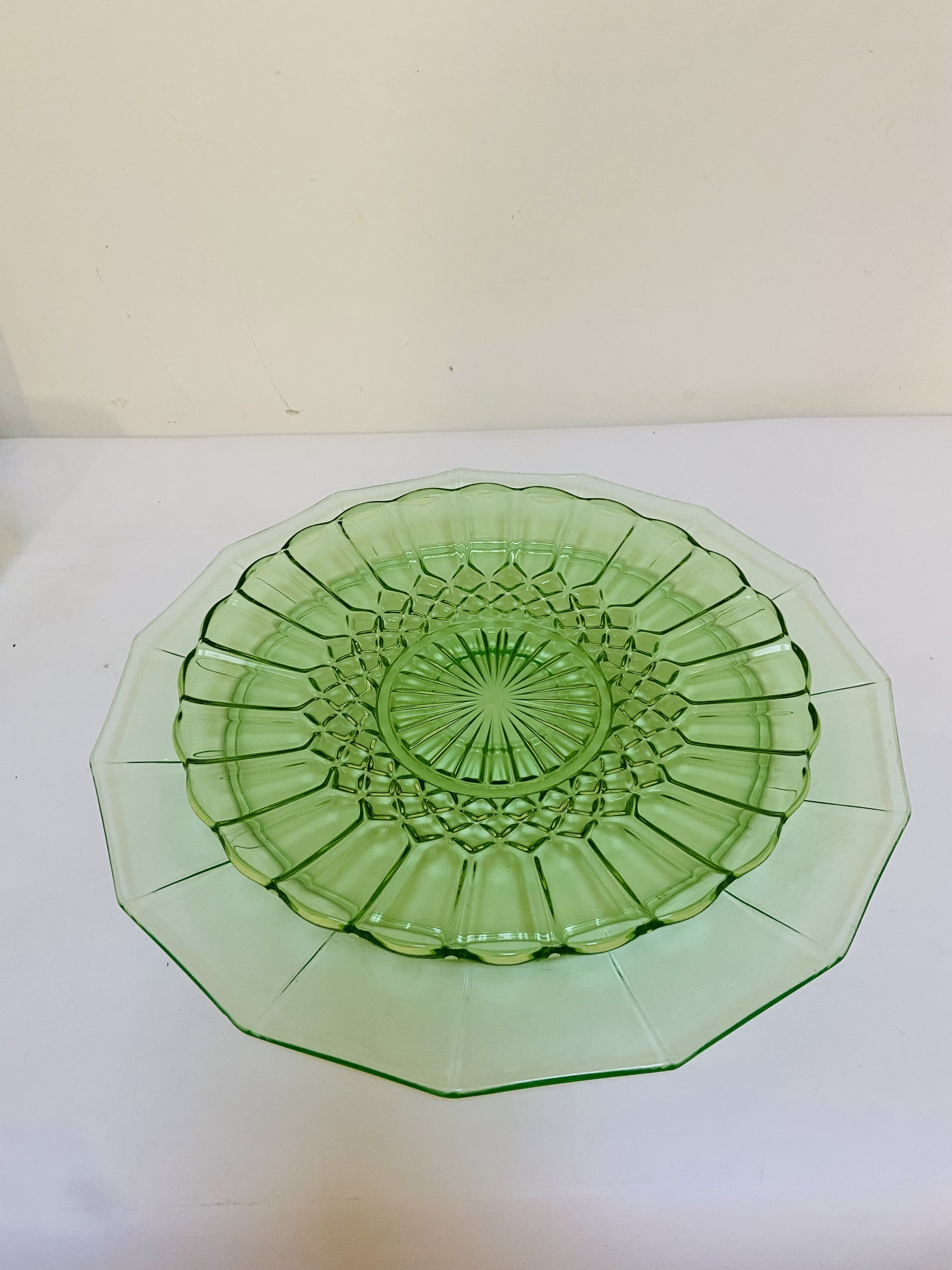 vintage bord uraniumglas