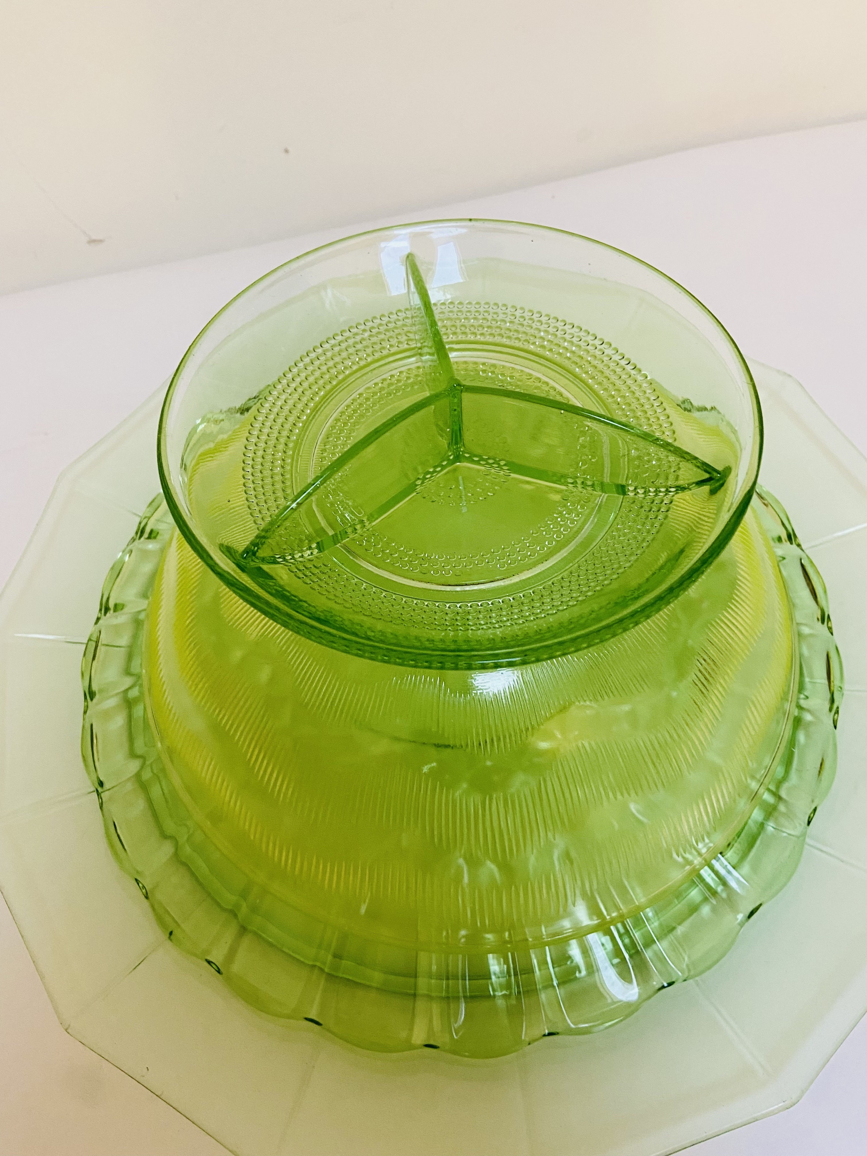 3 vaksschaal uranium glas