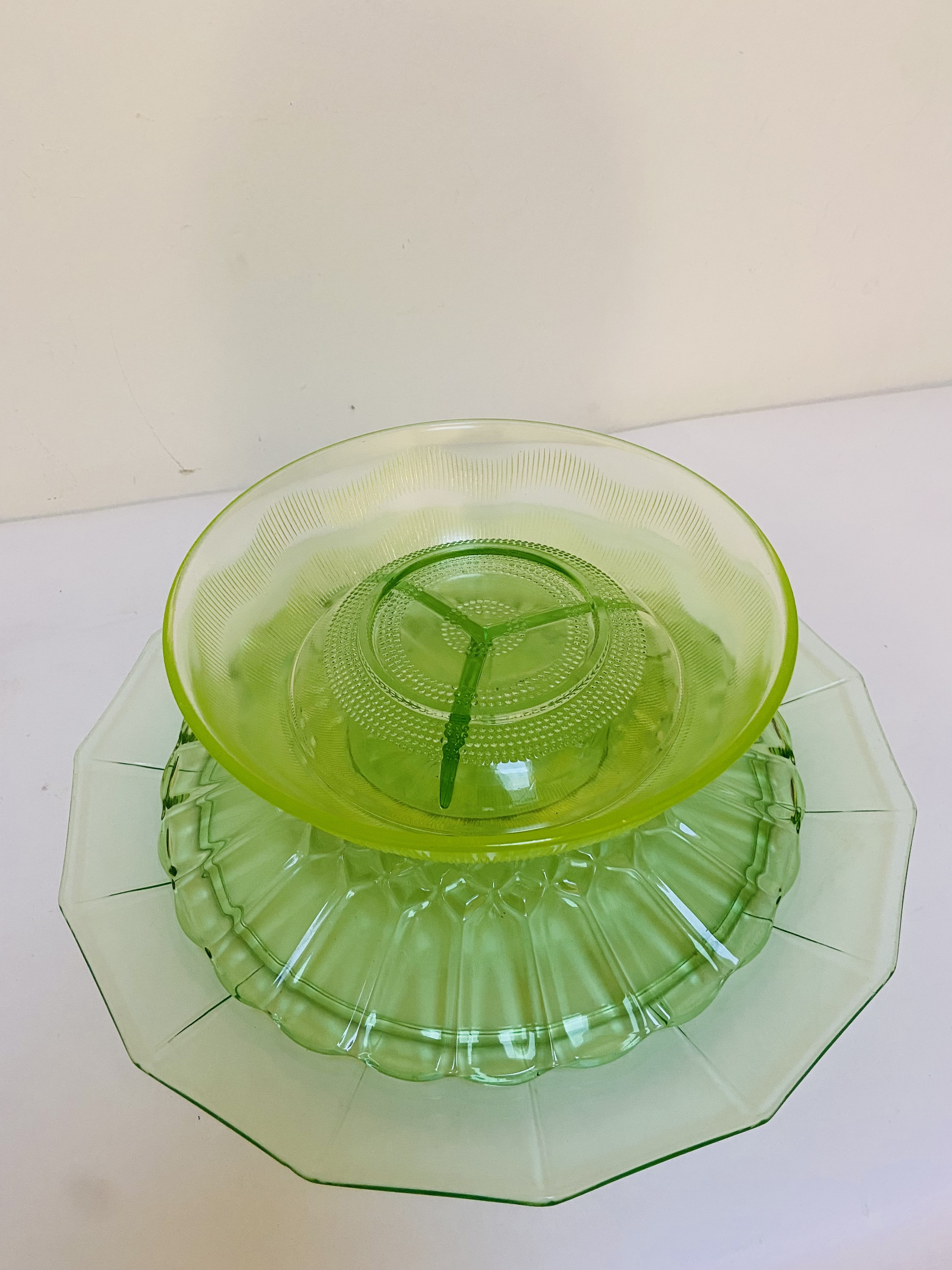 3 vaksschaal uranium glas